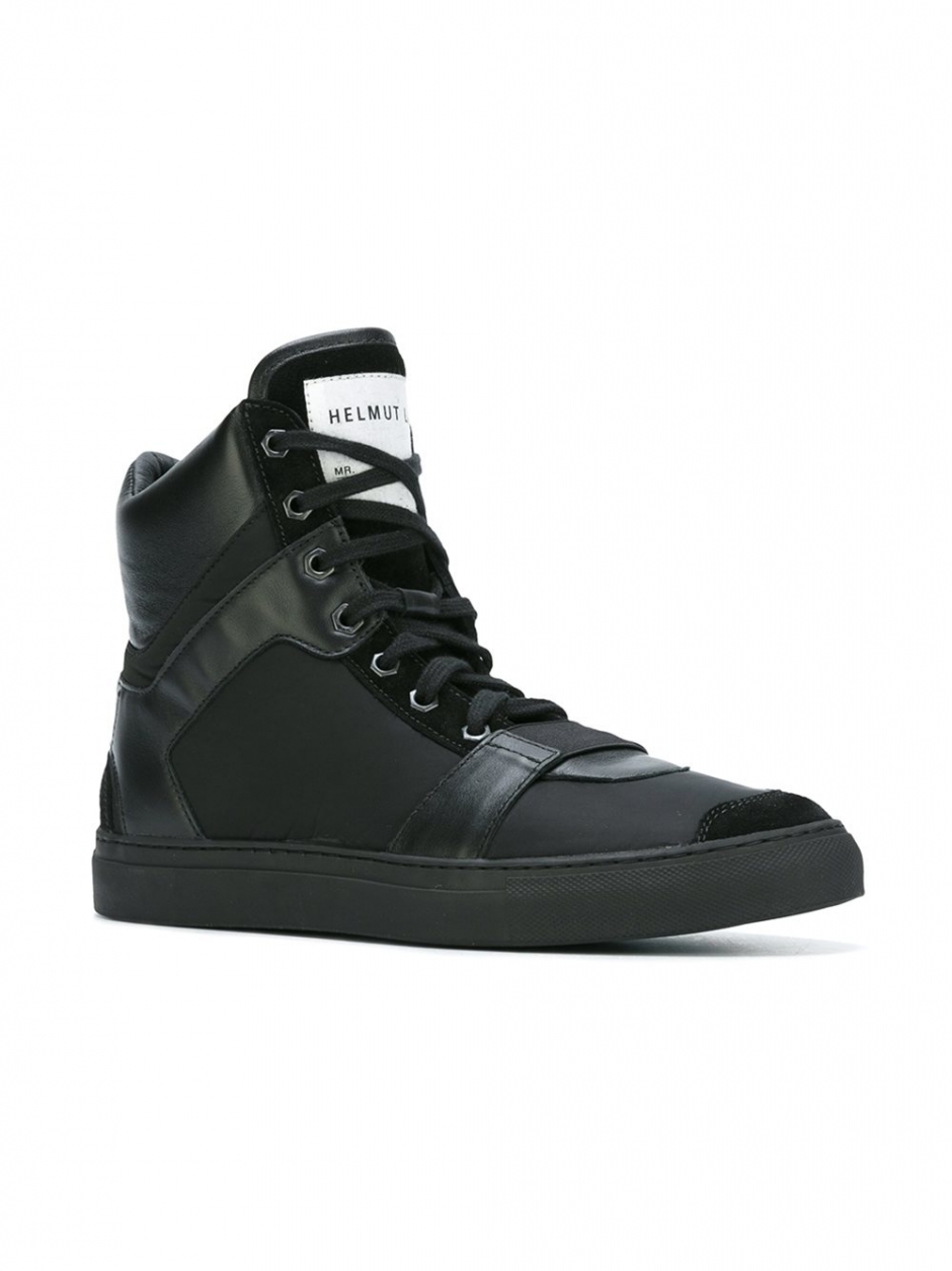 Seyahate Gidiyoruz: İhtiyacınız Olan Bir Sevgili Bir de Beyaz Tişört