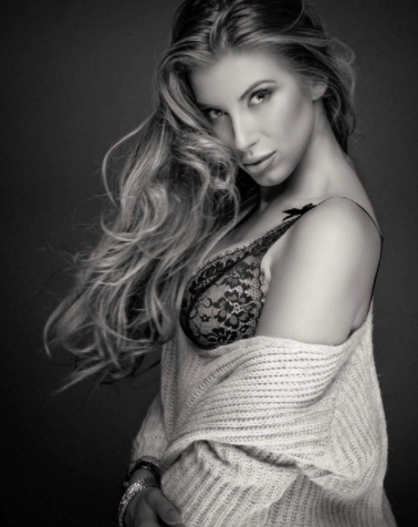 Instagram'ı Sevmemiz İçin Bir Sebep Daha: Adrianna Pindara