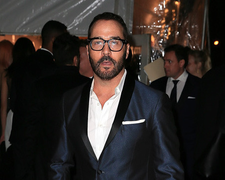 Saç Trendi: Yana Taranmış Kısa Kesim