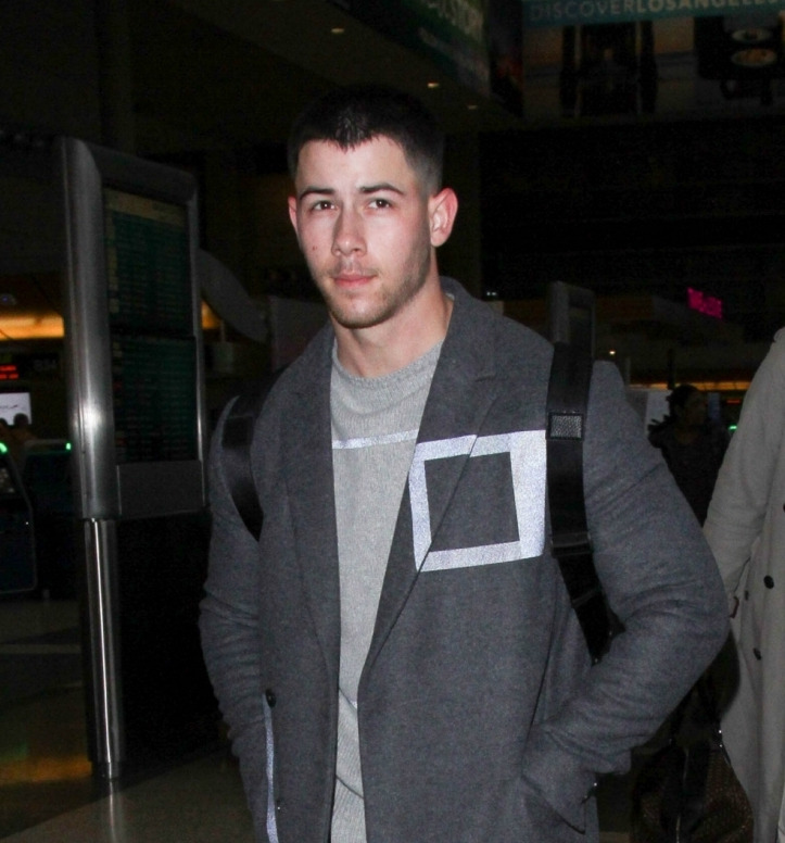 Saç Trendi: Yana Taranmış Kısa Kesim