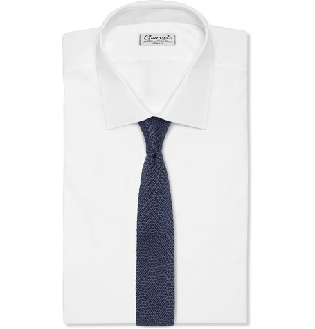 Ofis stilinde örgü kravat devri