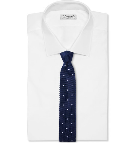 Ofis stilinde örgü kravat devri