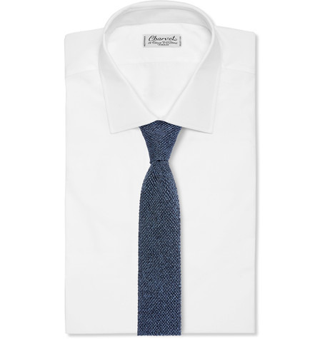 Ofis stilinde örgü kravat devri