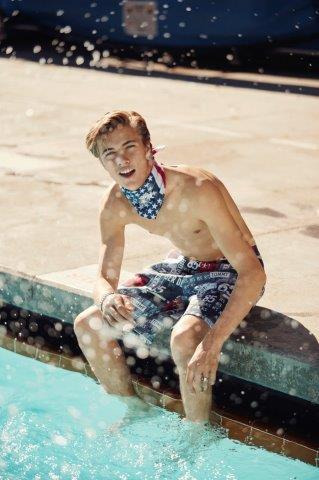 Tommy Hilfiger Denim ile Los Angeles Tarzı