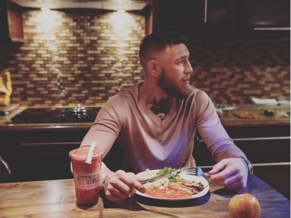 Yıl bitmeden deneyin: 2017'ye damgasını vuran undercut ve pompadour saç stilleri