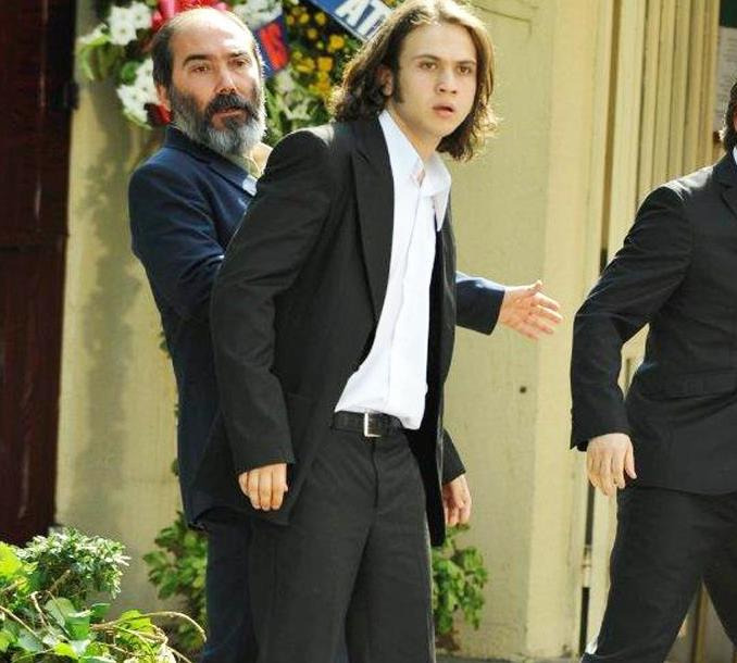 Dünden Bugüne Saçlarıyla: Aras Bulut İynemli