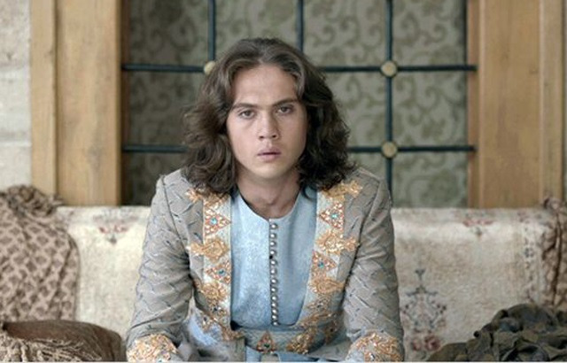 Dünden Bugüne Saçlarıyla: Aras Bulut İynemli