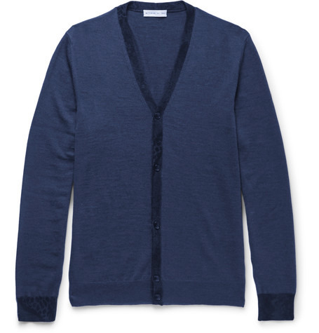 Ofis Stili: İnce Kazak ve Gömlek