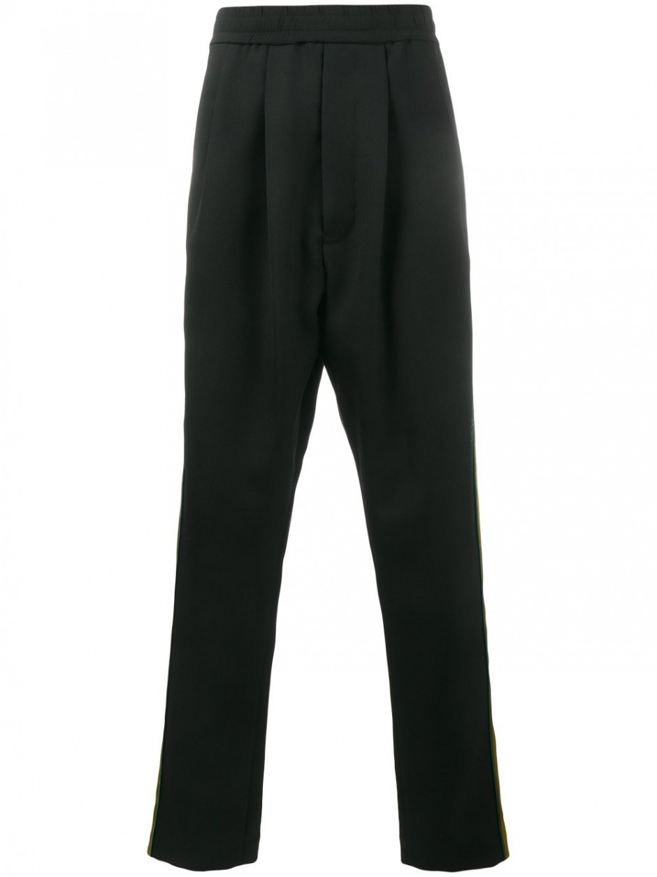 Shia Labeouff'un Sahil Kaçamağı Stili