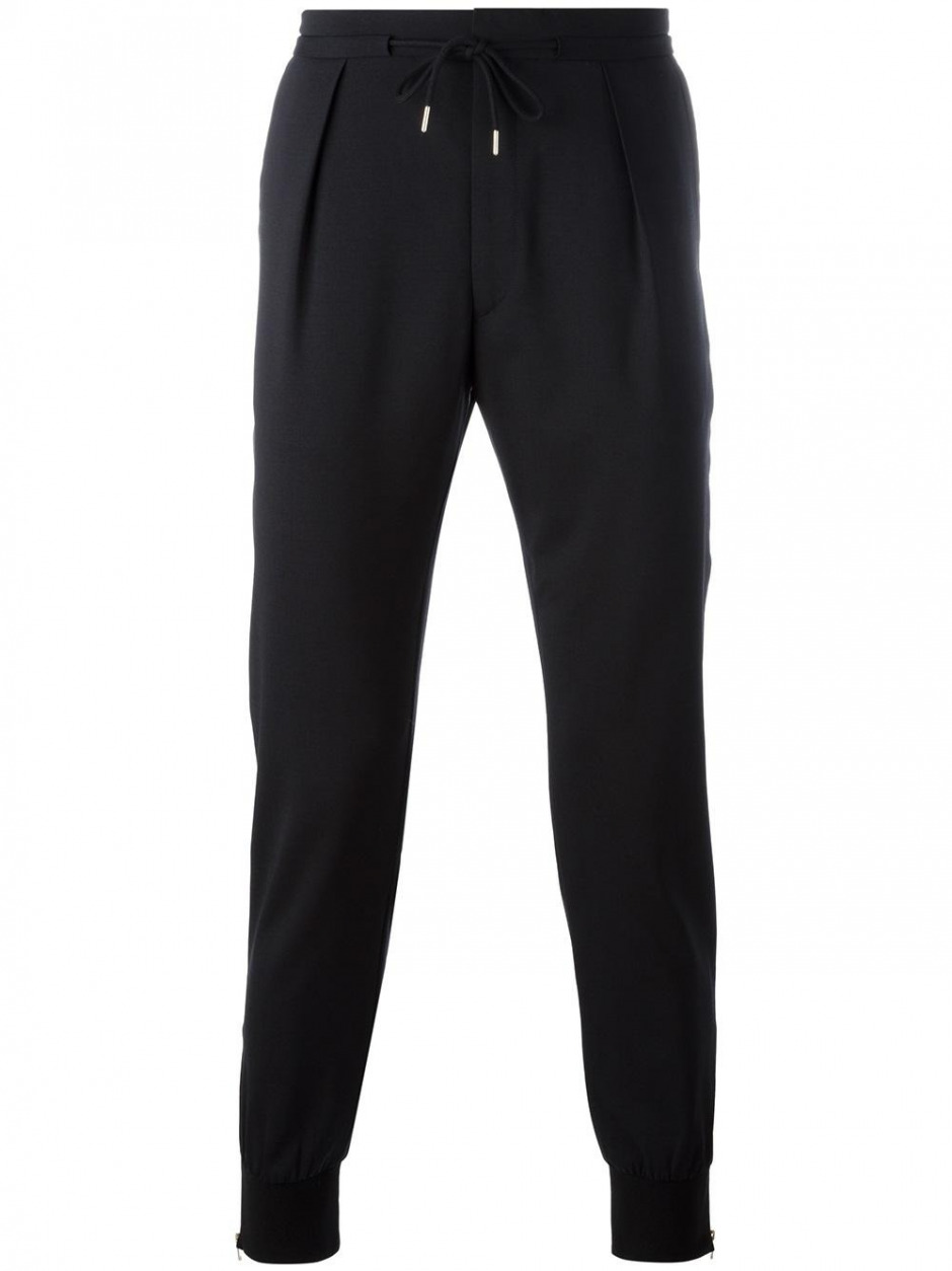 Shia Labeouff'un Sahil Kaçamağı Stili