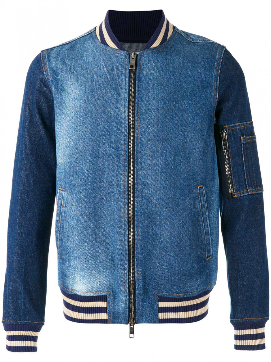 Shia Labeouff'un Sahil Kaçamağı Stili