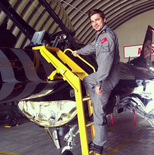 Dünden Bugüne Saçlarıyla: Engin Altan Düzyatan