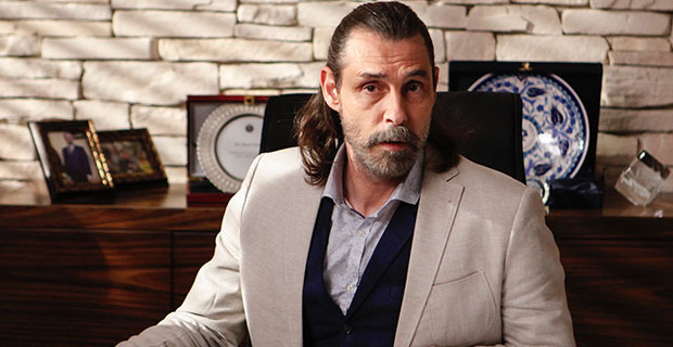 Dünden Bugüne Saçlarıyla: Erdal Beşikçioğlu