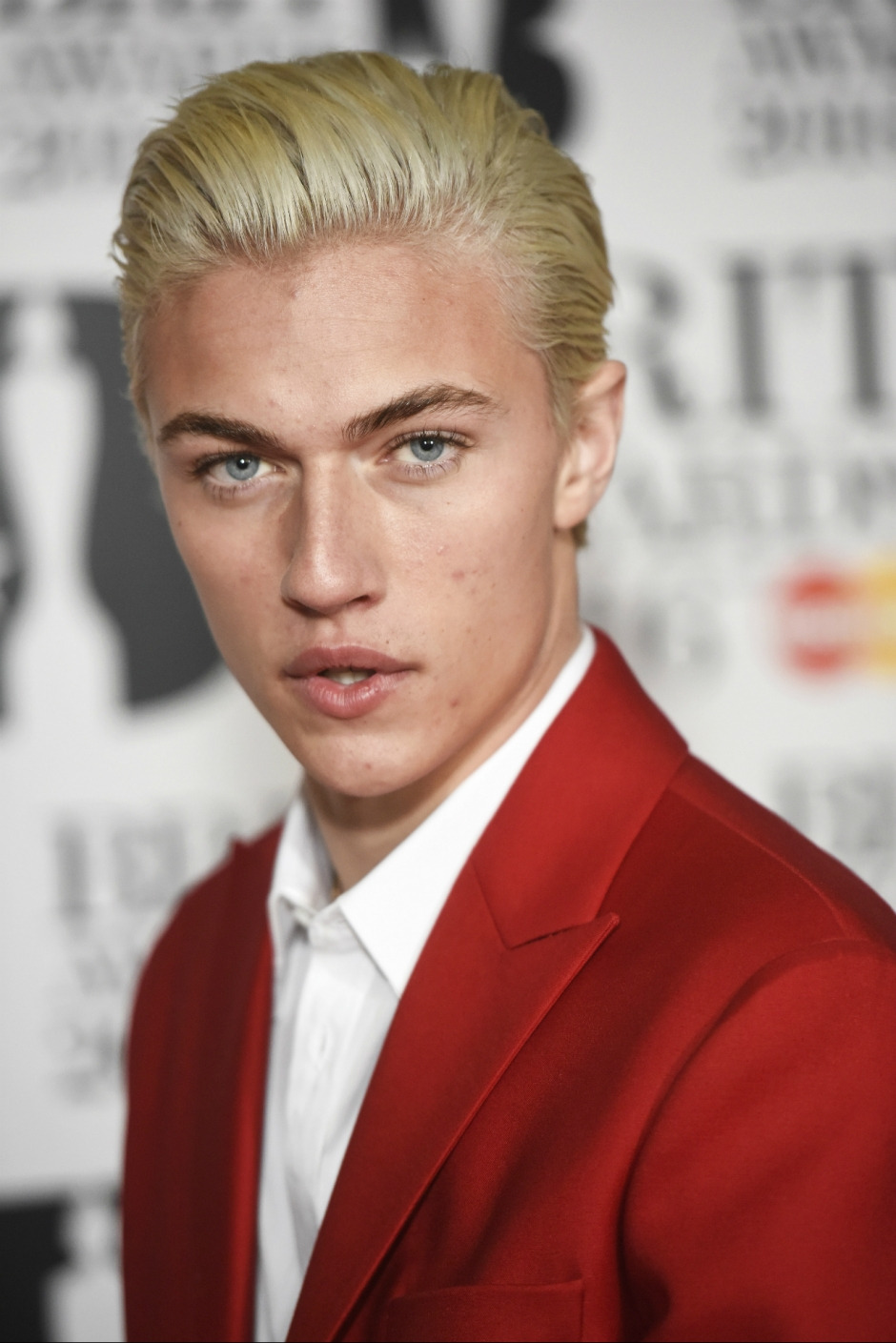 2017 Saç Modelleri: Arkaya Taranmış Saçlar