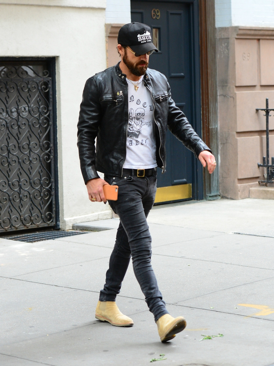 Justin Theroux'un Rock'n'Roll Şıklığını Yakala