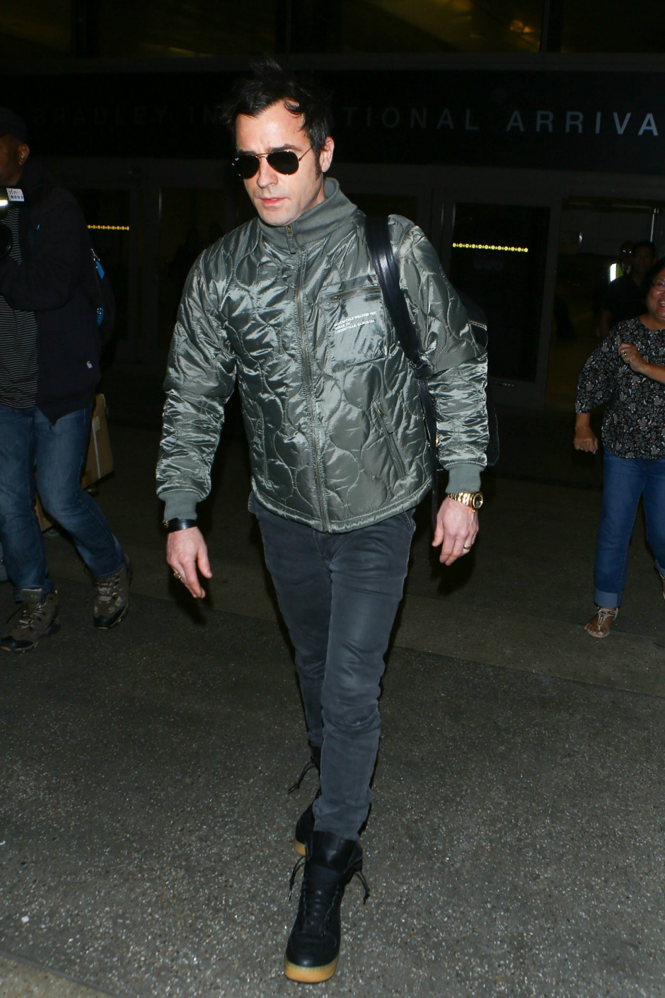 Justin Theroux'un Rock'n'Roll Şıklığını Yakala