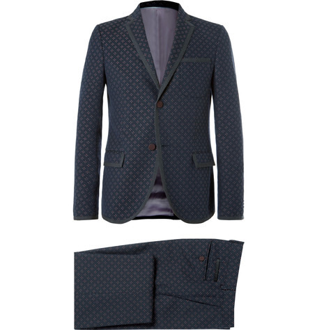 Ofis Stili: Lacivert Takım ve Çizgili Gömlek