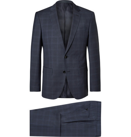 Ofis Stili: Lacivert Takım ve Çizgili Gömlek