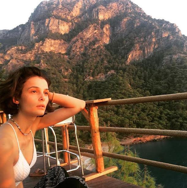 Mercek Altında: Büşra Develi