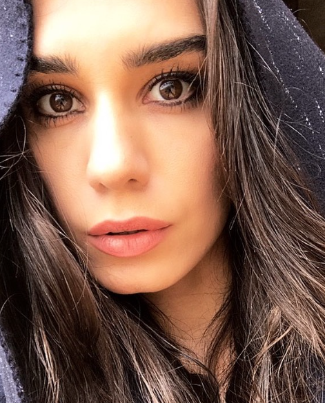 Mercek Altında: Burcu Kıratlı