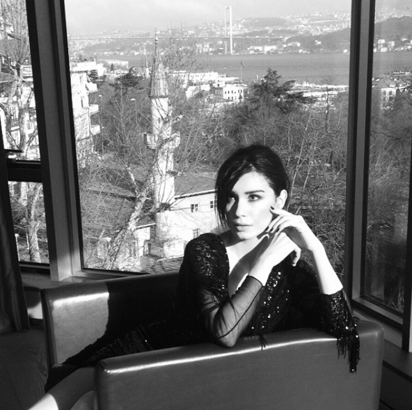 Mercek Altında: Burcu Kıratlı