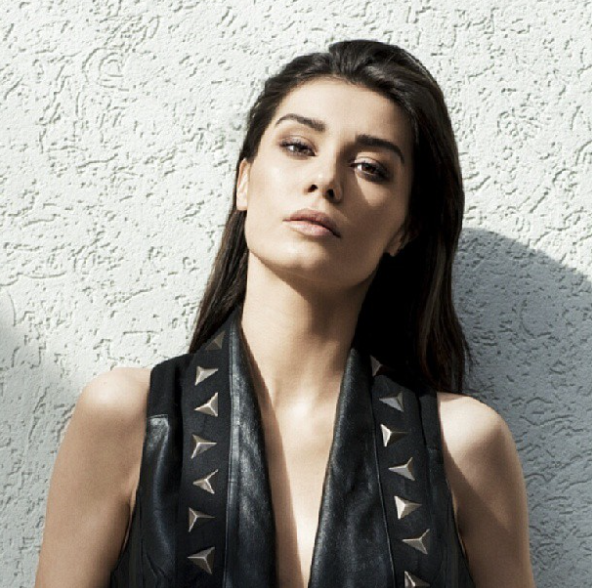 Mercek Altında: Burcu Kıratlı