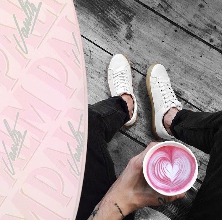 "But First Coffee" Değil "But First Take a Photo!"