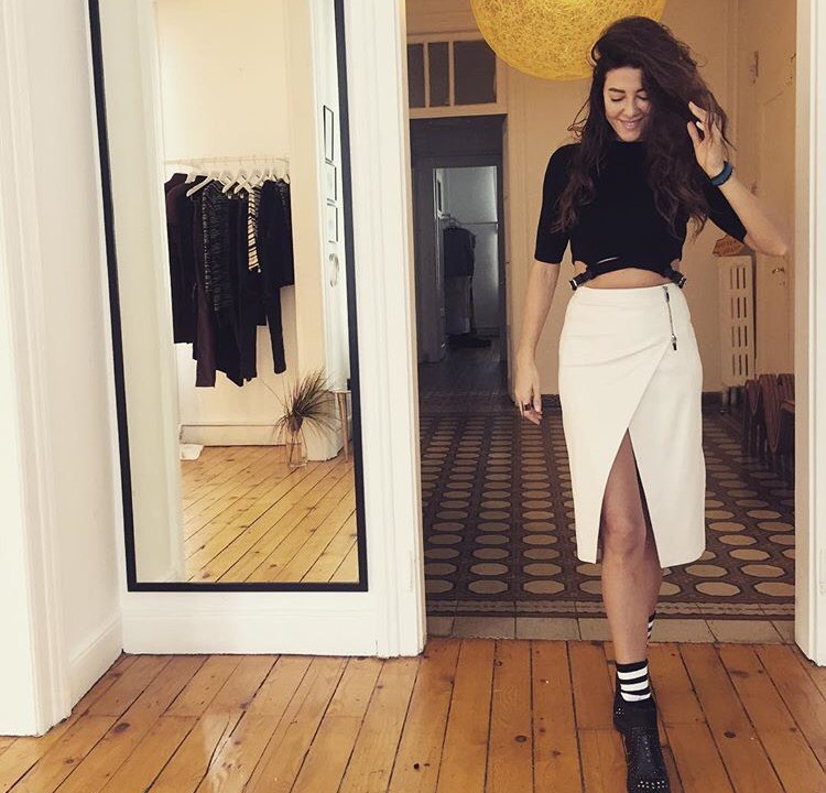 Mercek Altında: Başak Dizer