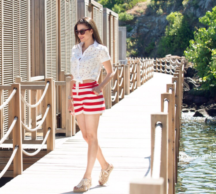 Mercek Altında: Başak Dizer