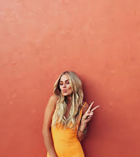 Mercek Altında: Angelica Blick