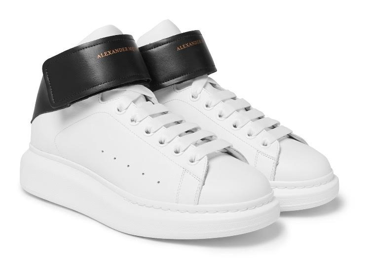 Bazı Adamlar Beyaz Giyer