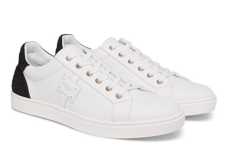 Bazı Adamlar Beyaz Giyer