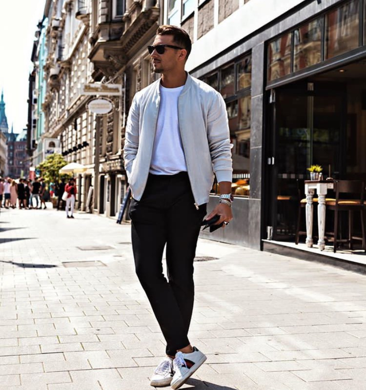 Stili Yakala: Sandro Rasà