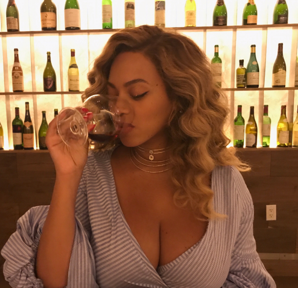 Kıvrımlarıyla hayranı olduğumuz 10 kadın Kıvrımlarıyla hayranı olduğumuz 10 kadın