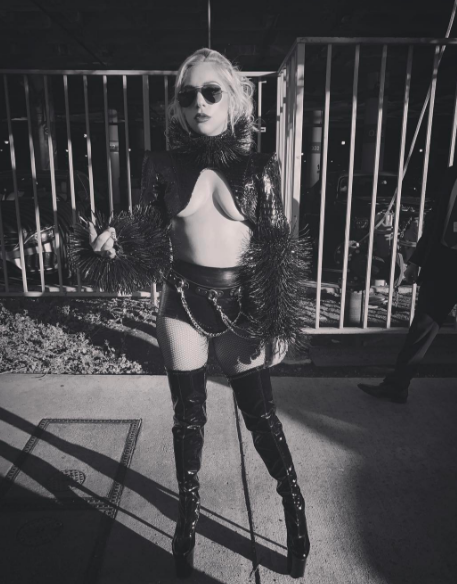 Kıvrımlarıyla hayranı olduğumuz 10 kadın Kıvrımlarıyla hayranı olduğumuz 10 kadın