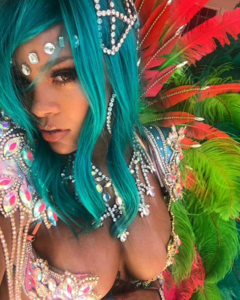 Kıvrımlarıyla hayranı olduğumuz 10 kadın Kıvrımlarıyla hayranı olduğumuz 10 kadın