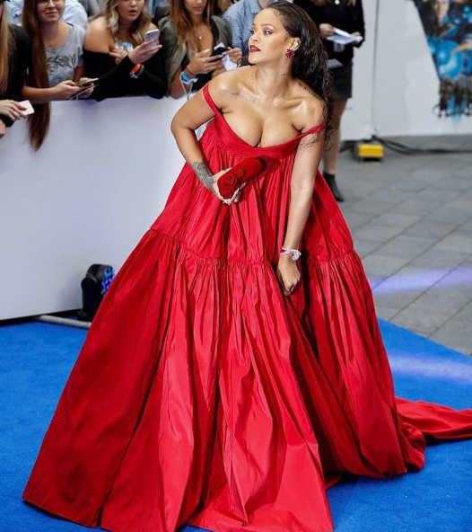 Kıvrımlarıyla hayranı olduğumuz 10 kadın Kıvrımlarıyla hayranı olduğumuz 10 kadın