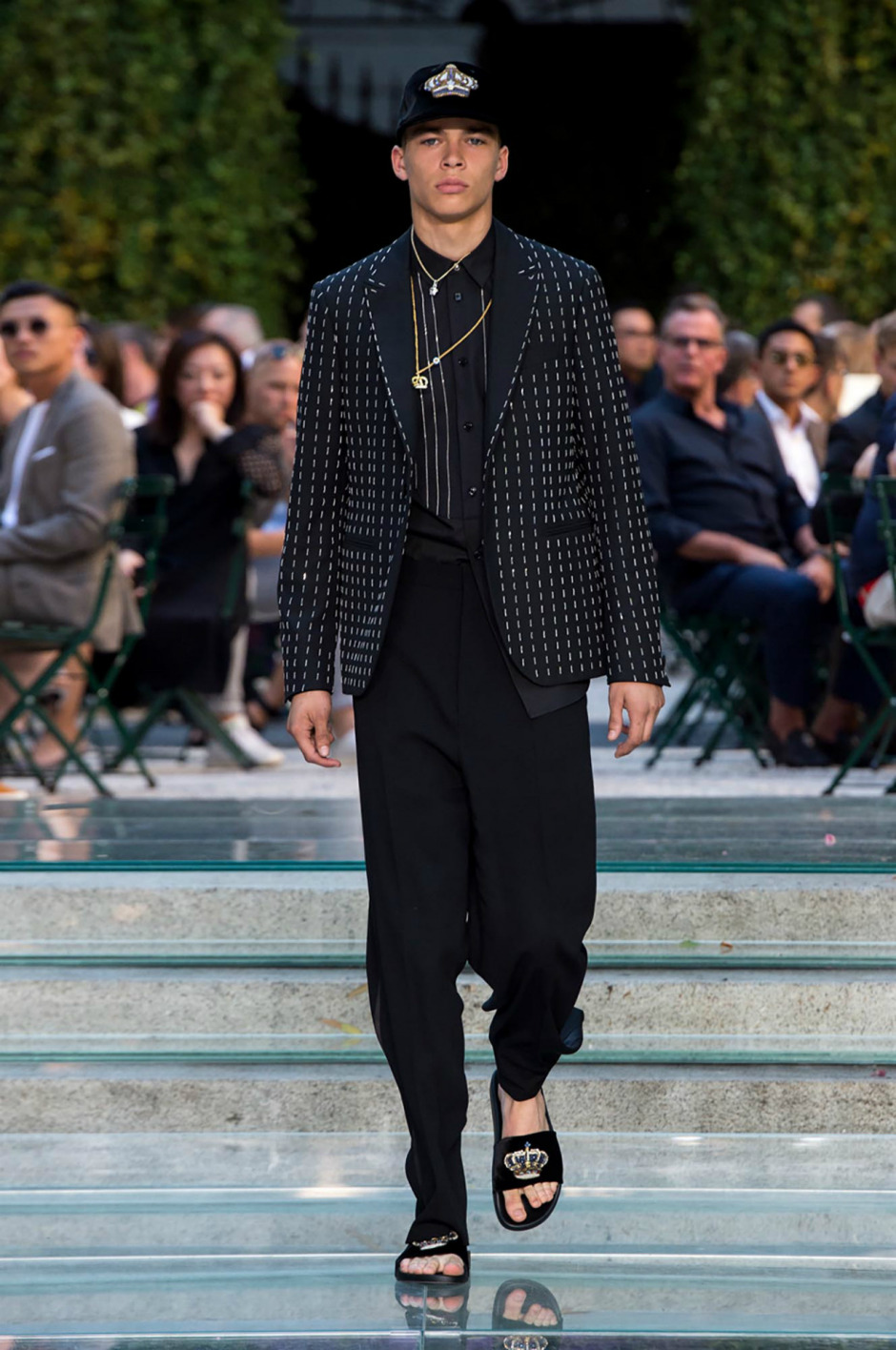 Trend alarmı: Pileli pantolonlar