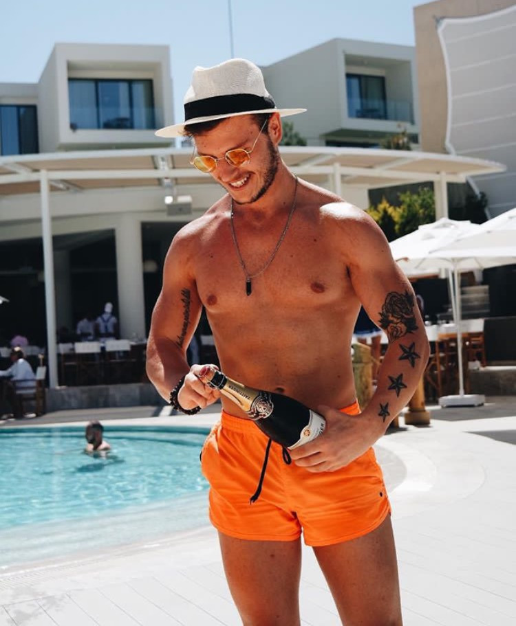 Stili yakala: Hakan Pagu