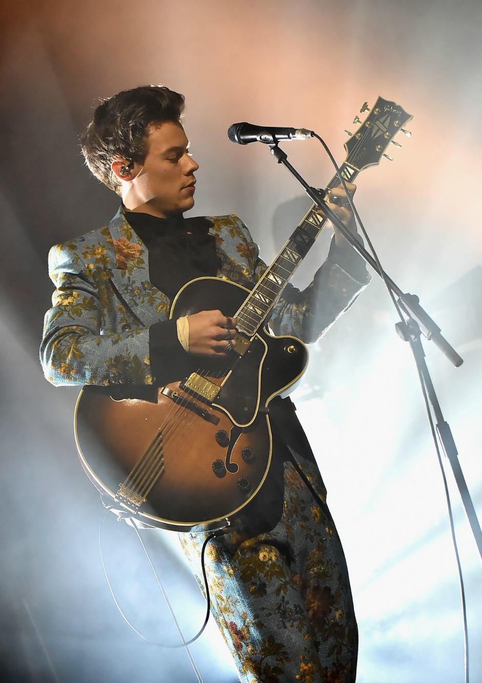 Harry Styles'ın turne stiline Gucci dokunuşu