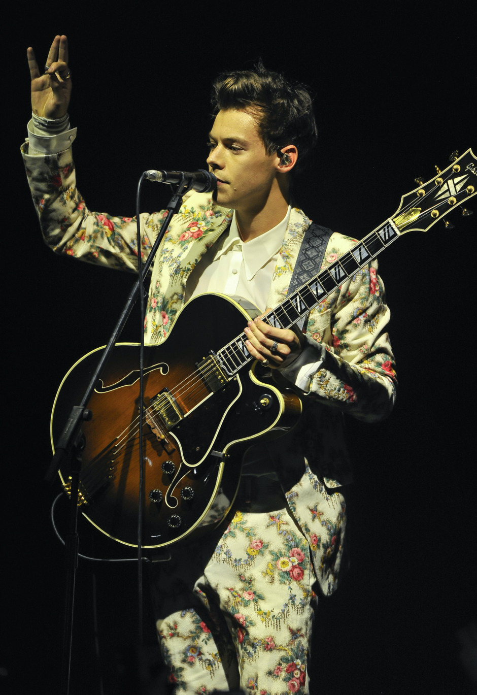 Harry Styles'ın turne stiline Gucci dokunuşu