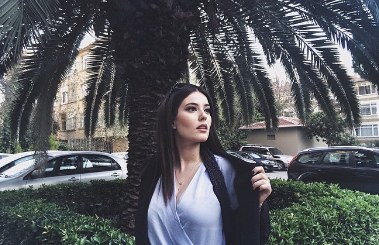 Mercek altında: Pelin Akil Altan