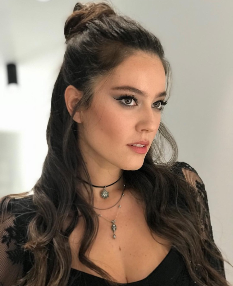 Mercek altında: Pelin Akil Altan