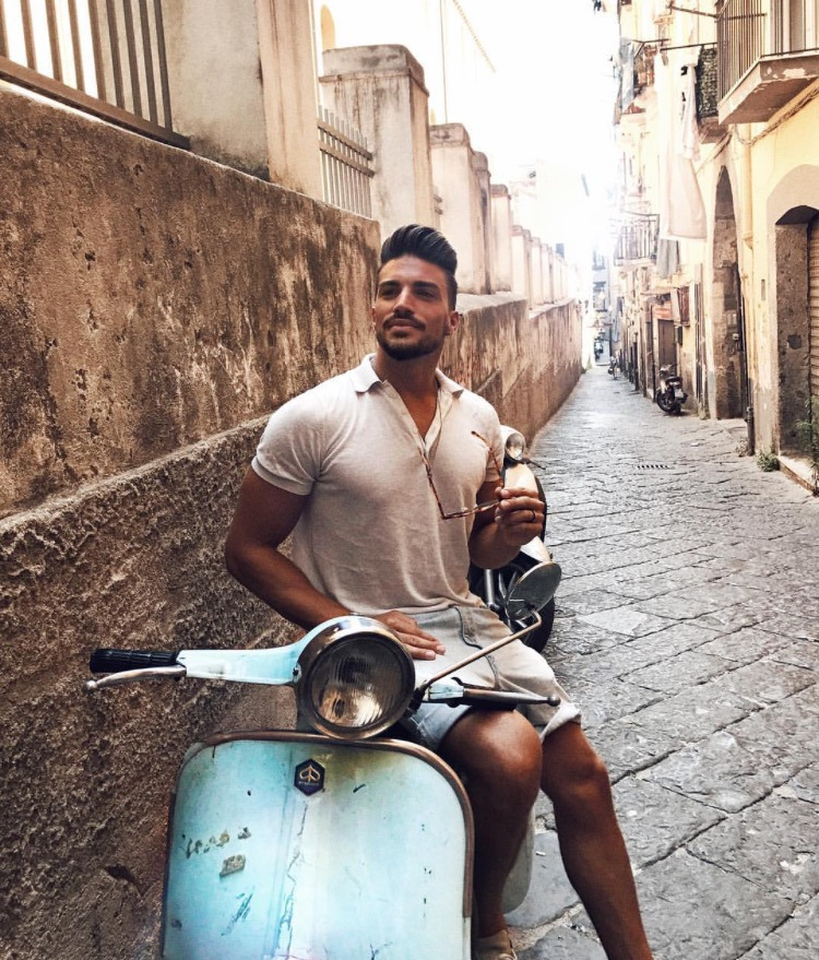 Stili Yakala : Mariano Divaio