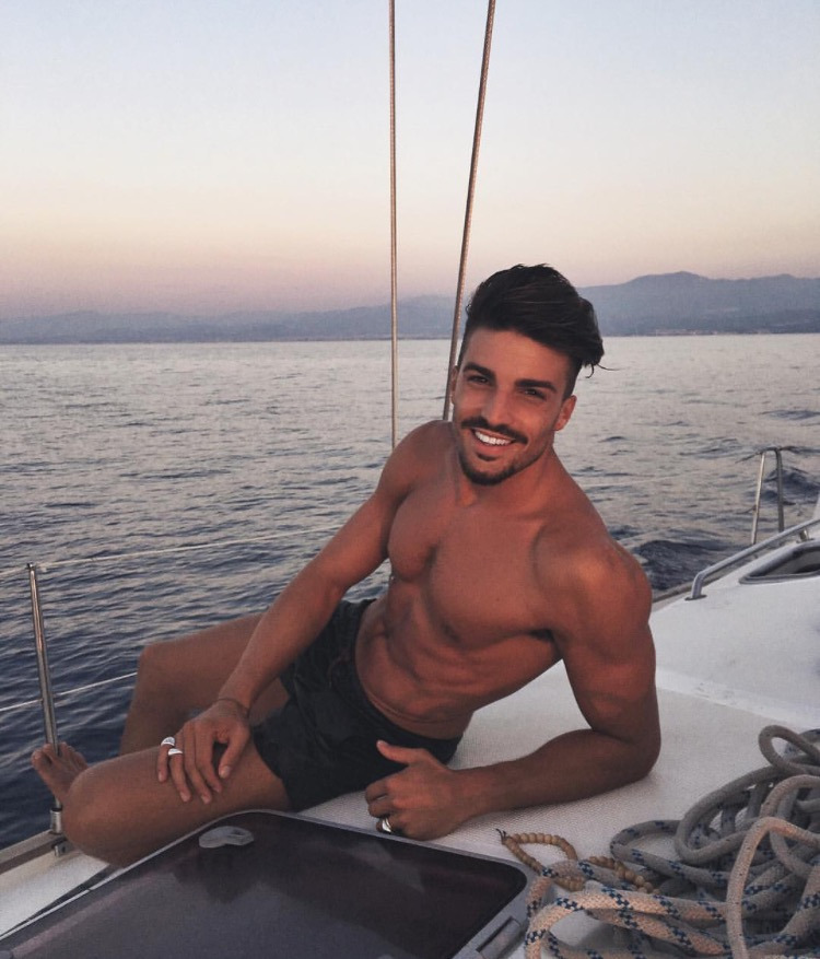Stili Yakala : Mariano Divaio