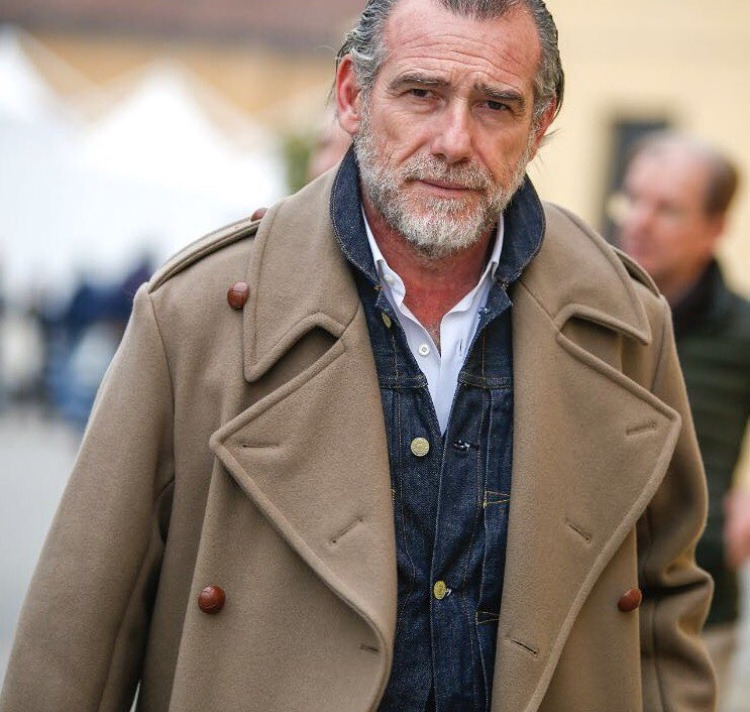 Stili yakala: Alessandro Squarzi