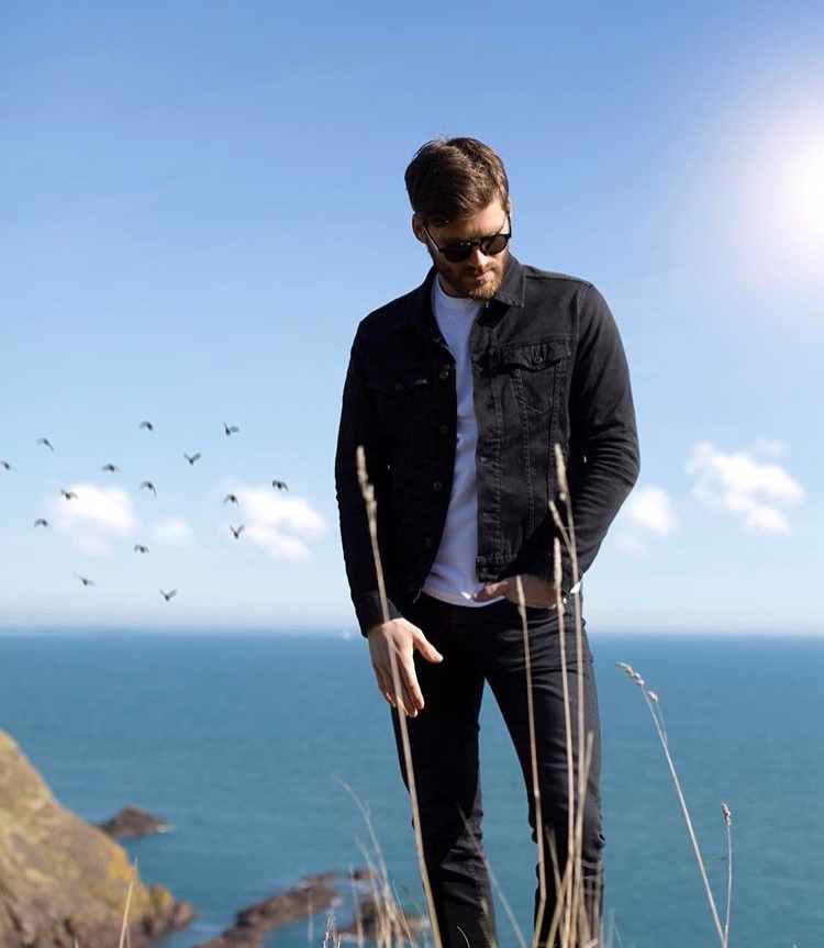 Stili yakala: Valery Escande