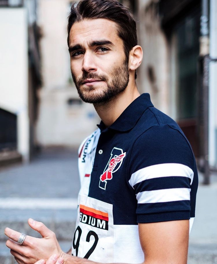 Stili yakala: Nicolas Simoes