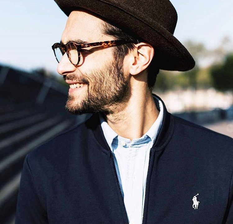 Stili yakala: Nicolas Simoes