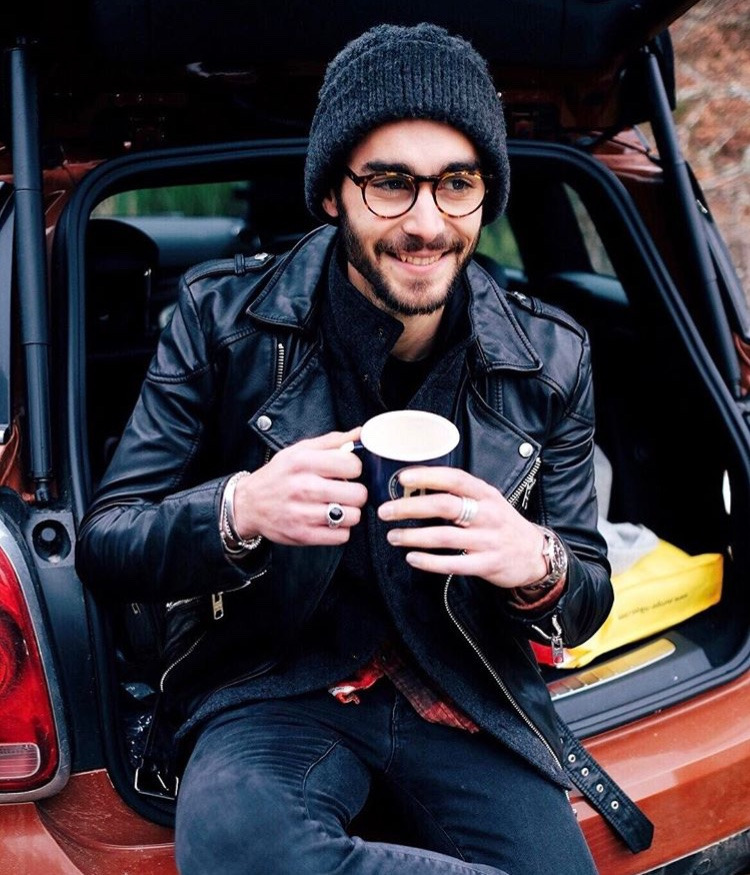 Stili yakala: Nicolas Simoes